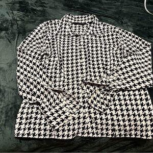 Preston and York Black and White Houndstooth Blouse